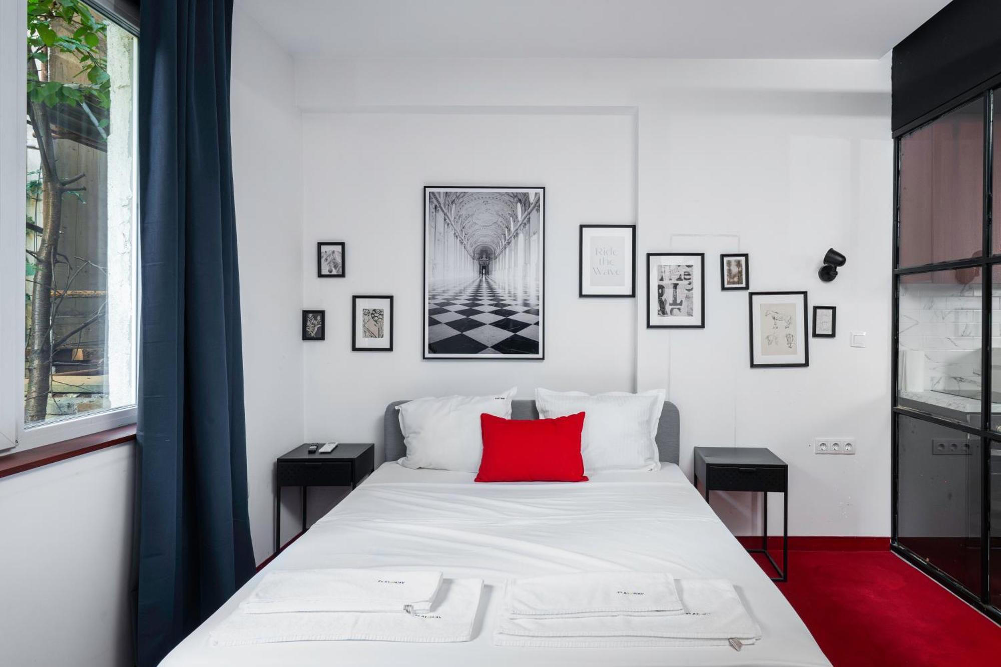 Central Art-Inspired Flat With Private Garage 소피아 외부 사진