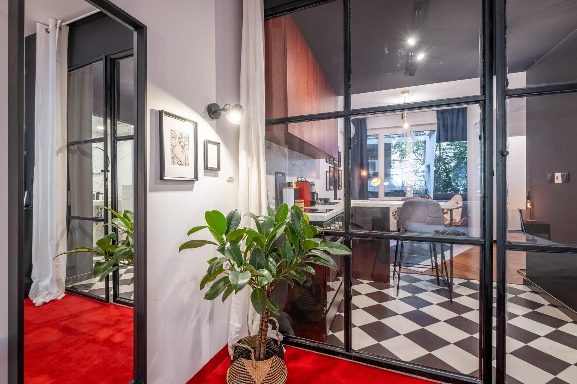 Central Art-Inspired Flat With Private Garage 소피아 외부 사진
