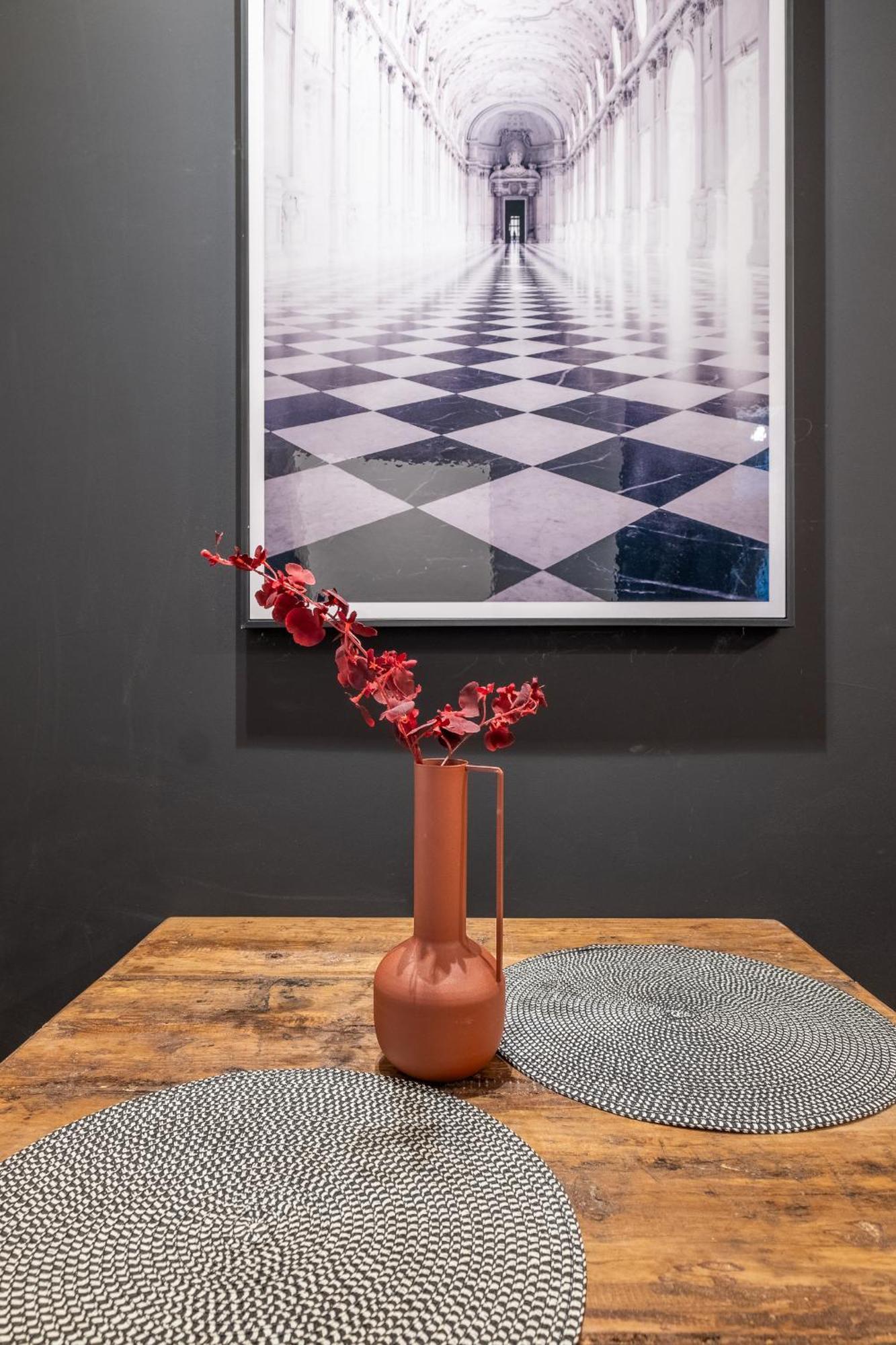 Central Art-Inspired Flat With Private Garage 소피아 외부 사진